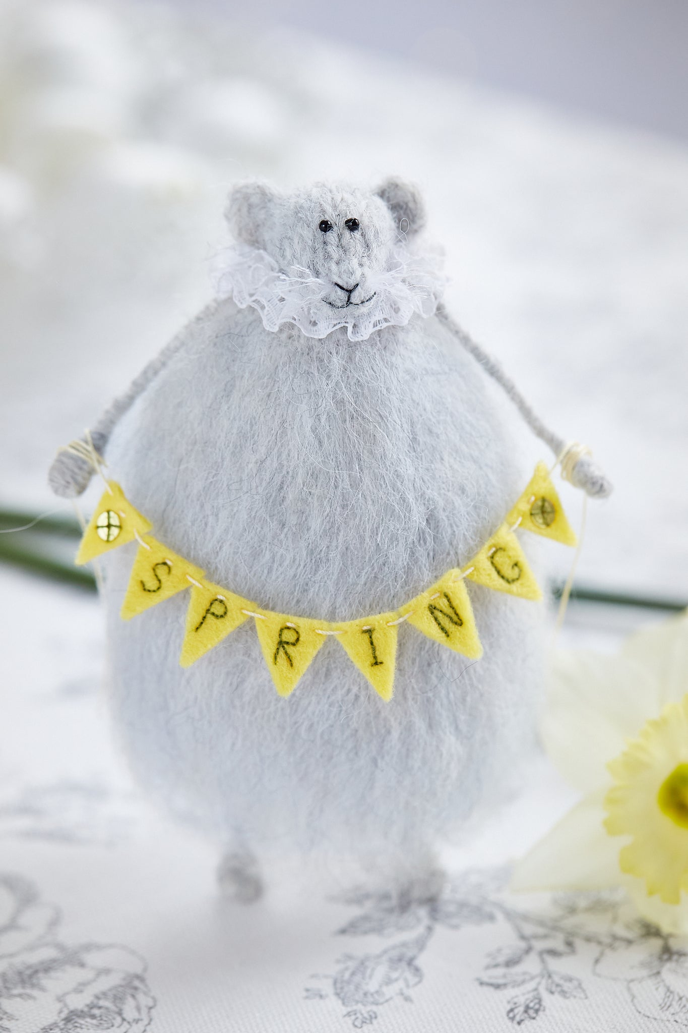 Mouse with Bunting
